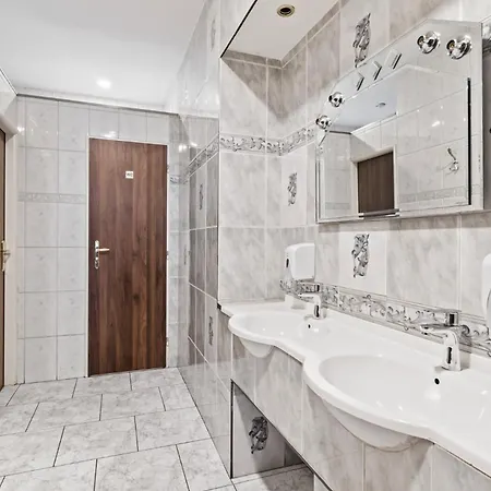 Hotel V Pivovare 3*