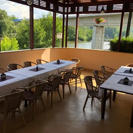 V Pivovare ホテル Davle